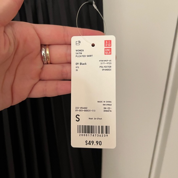 NWT Uniqlo SATIN PLEATED SKIRT Black - Picture 4 of 4